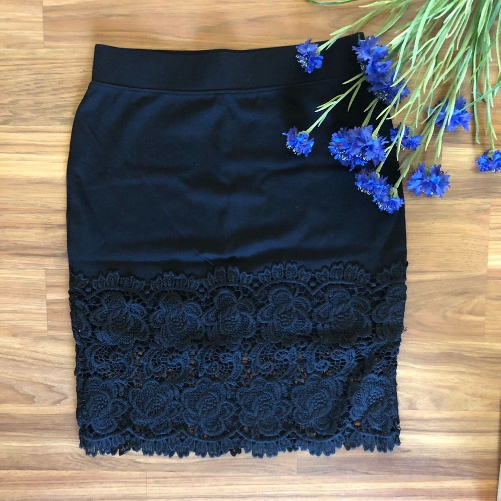 🔥Black lace skirt